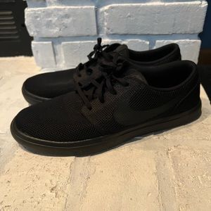 Black Nike Shoes